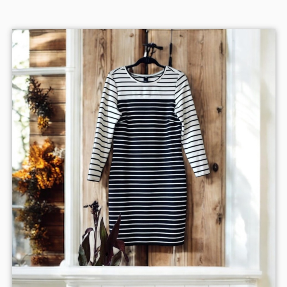 H&M Black and White Dress-CHIC-Structured with stretch ! Sz M NWOT